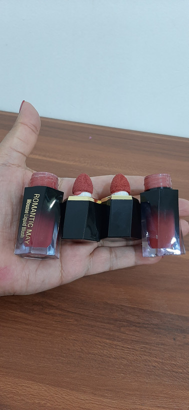 رژگونه پددار درچندرنگ جذاب پیگمنت عالی بادوام